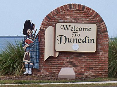 Welcome to Dunedin Florida sign